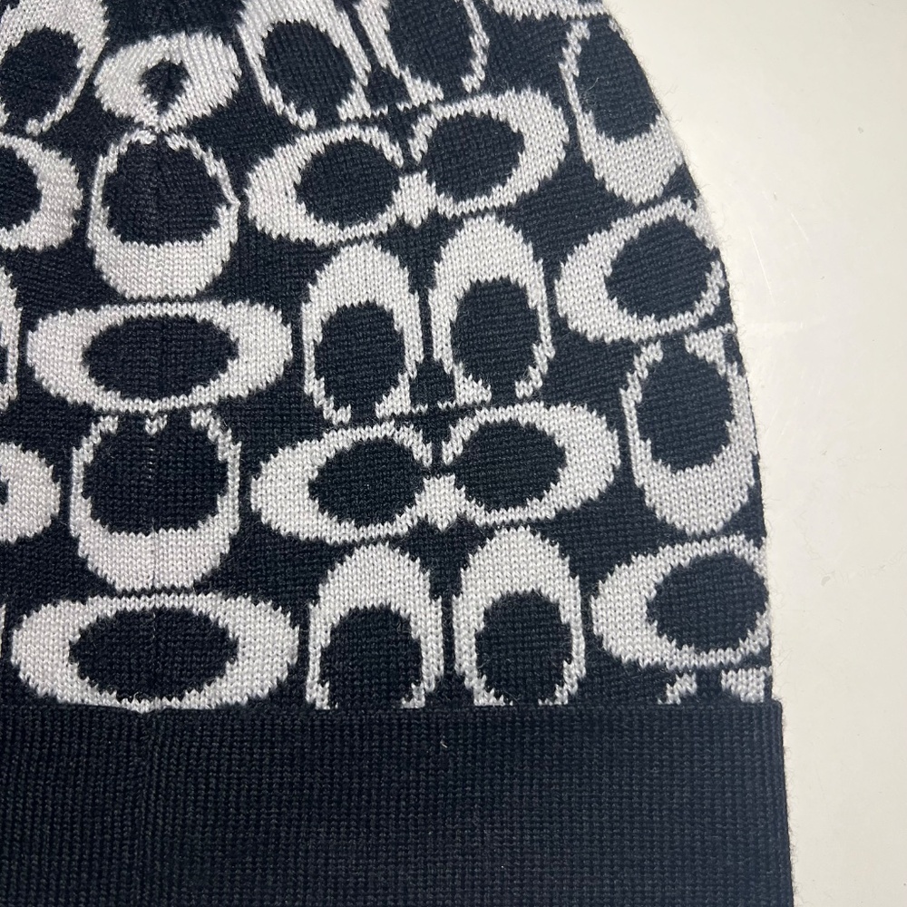Black and White Patterned Beanie and Gloves Set - Picture 7 of 12